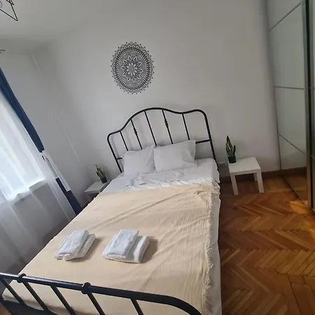 2 Bdrm Apt At Parliament Palace Bucarest Esterno foto