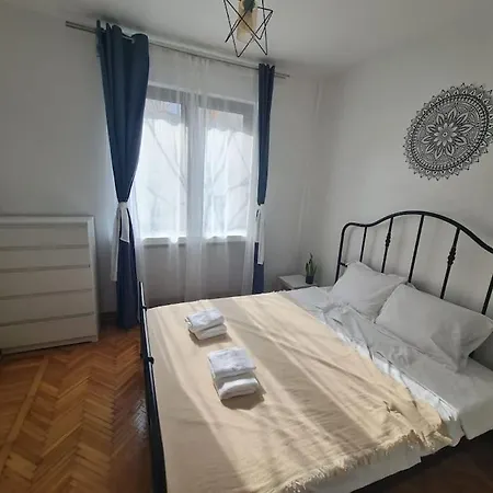 2 Bdrm Apt At Parliament Palace Bucarest Esterno foto