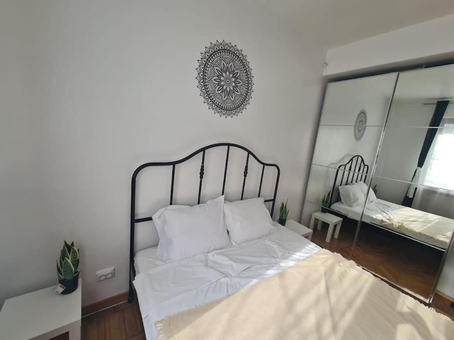 2 Bdrm At Parliament Palace *